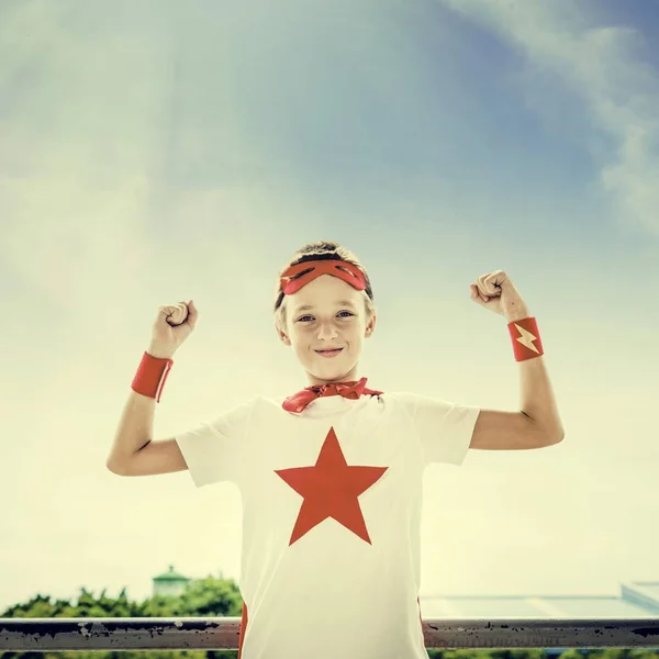 Niño disfrazado Superhéroe — Foto de Stock