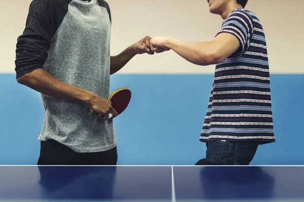 Ping pong jugadores puño golpe — Foto de Stock