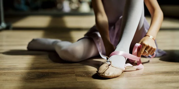 Ballerina Girl Tie Pointe shoe — Stock Photo, Image
