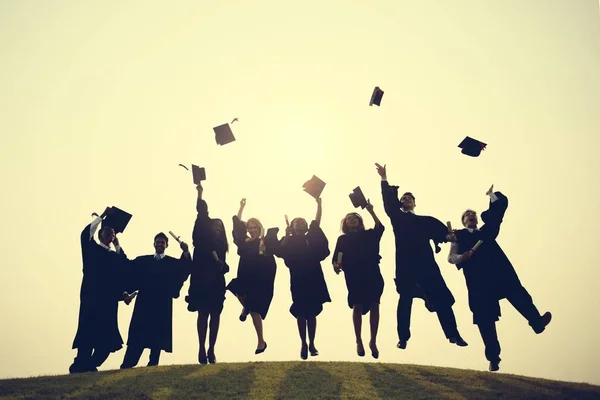 Grupo de estudantes de graduados — Fotografia de Stock