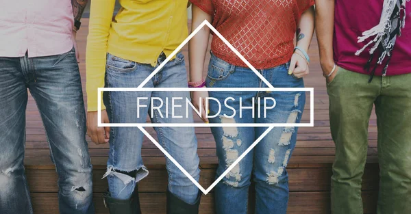 Φίλοι που θέτουν μαζί — Φωτογραφία Αρχείου
