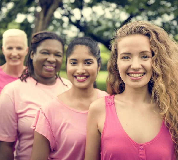 Le donne si sostengono a vicenda — Foto Stock