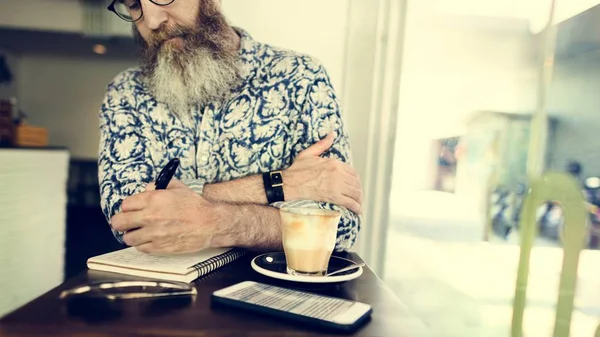 De senior man hipster in café — Stockfoto