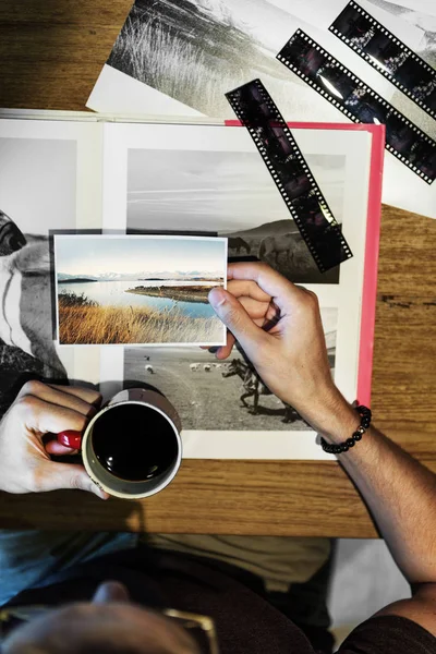 Designer holding picture — Stock Photo, Image