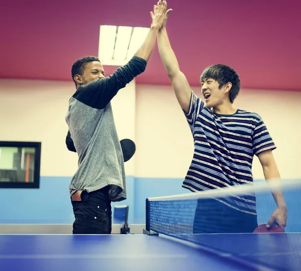 Competencia de jugadores de ping pong — Foto de Stock