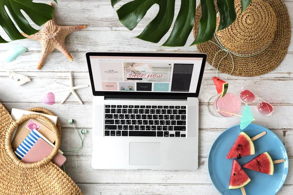 Tablo açılan laptop