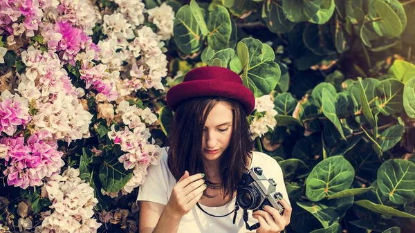 Fotografin Mädchen im Freien — Stockfoto