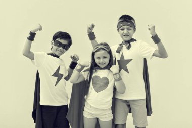 Kostümlü çocuklar süper kahramanlar.