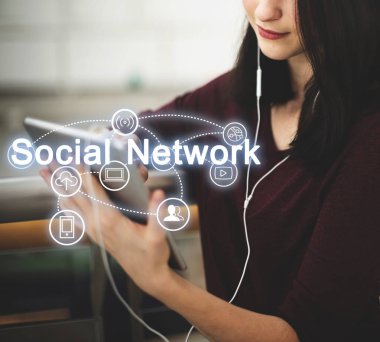 Dijital tablet tarama kadın