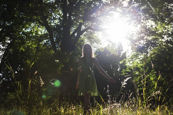 Kadın dinlenmek doğa