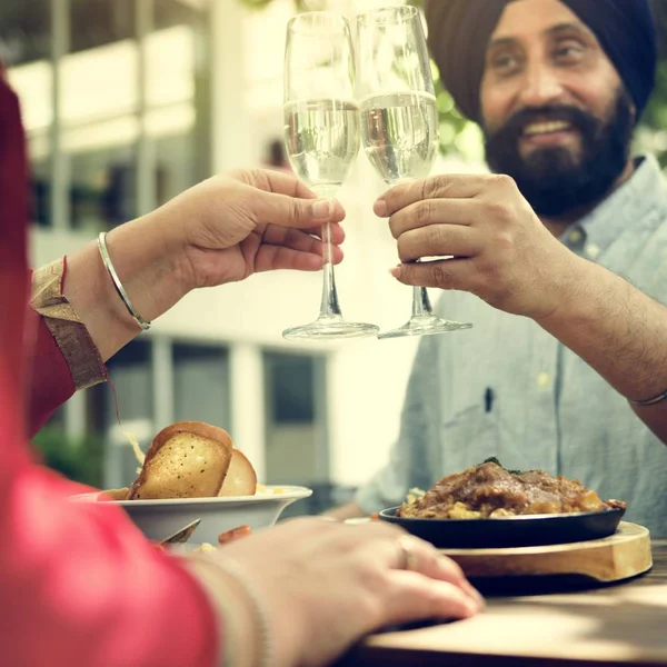 India pareja teniendo romántico fecha —  Fotos de Stock