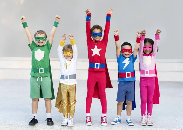 Superhero Kids bermain bersama — Stok Foto