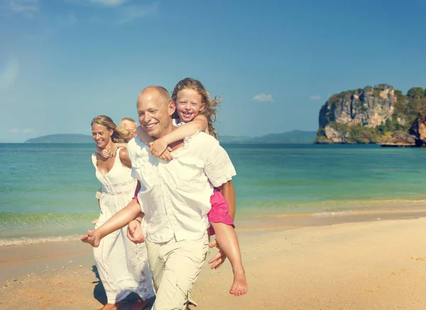 Family having fun on the beach — Stock Photo, Image
