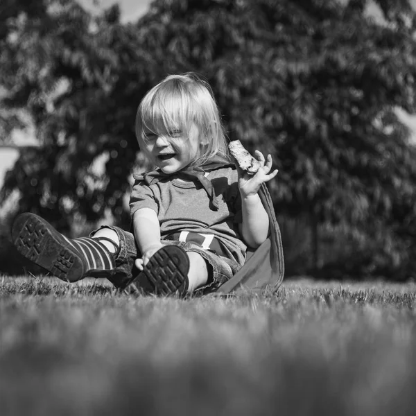 Süper kahraman küçük çocuk parkı