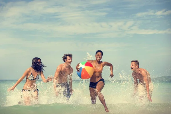 People playing with ball on beach — Stock Photo, Image