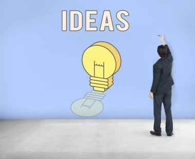 İşadamı takım ayakta duvarının yakınında