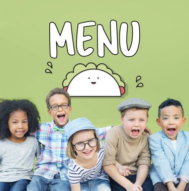 Şirin çocuklar birlikte oynamak