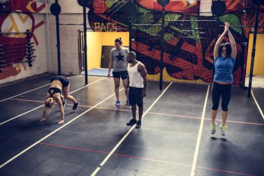 Genç aktif insanlar