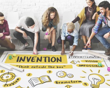 Kattaki insanlar çizim afiş