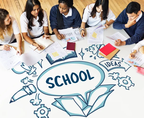 Grupo de diversidade de estudantes — Fotografia de Stock