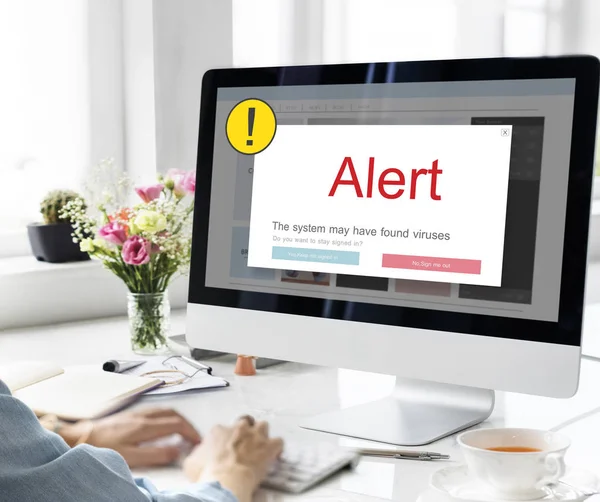 Woman working with computer — Stock Photo, Image