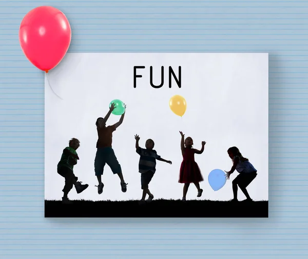 Mutlu çocuklar birlikte oyun — Stok fotoğraf