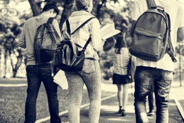 Öğrenciler arasında park Üniversitesi'ne gitmek
