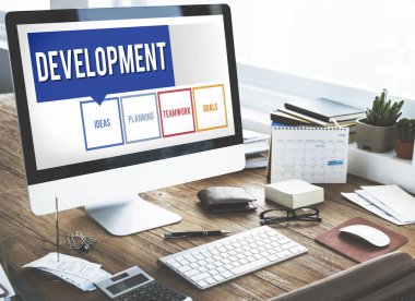 ekranda metin olan dizüstü bilgisayar