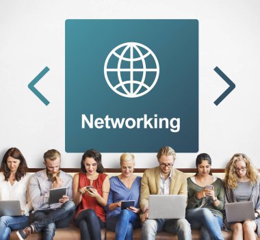 farklı aygıtlar kullanan kişiler