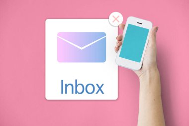 akıllı telefon elinde 