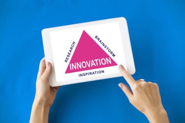 Dijital tablet ellerinde 