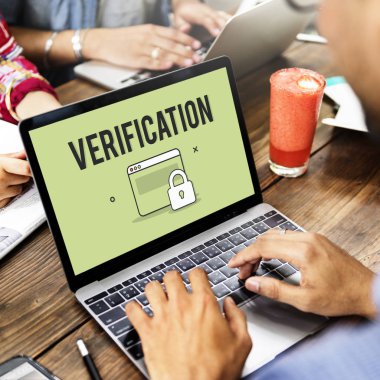 Dizüstü bilgisayarlar ile emekçilerin 