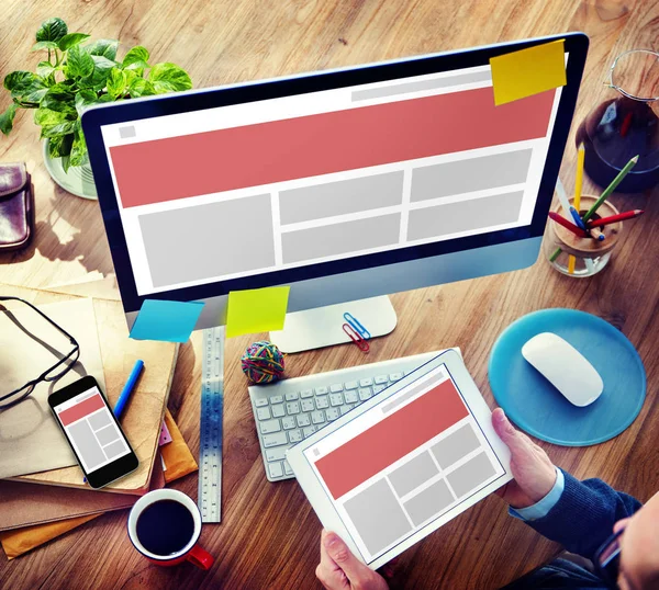 Bilgisayar kullanan adam