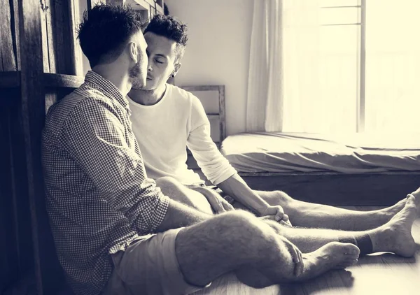 Φιλιά Gay ζευγάρι — Φωτογραφία Αρχείου