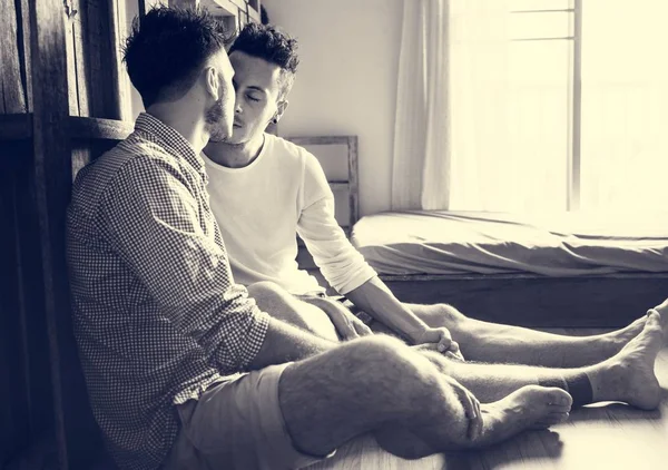 Beijando gay casal — Fotografia de Stock