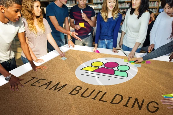 Grupo de diversidade de estudantes — Fotografia de Stock