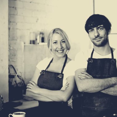 Garson ve kafede çalışan barista