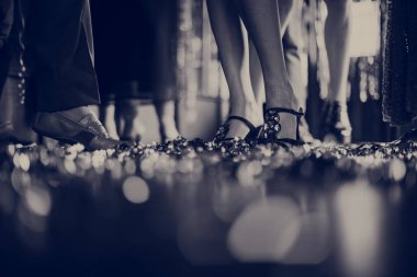 İnsanlar birlikte kutluyor 