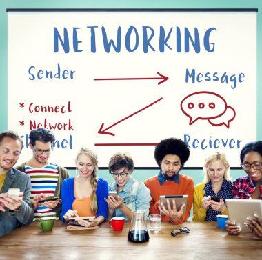 Dijital aygıtlar kullanan insanlar