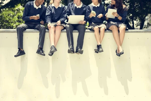 Studenten in Uniform — Stockfoto