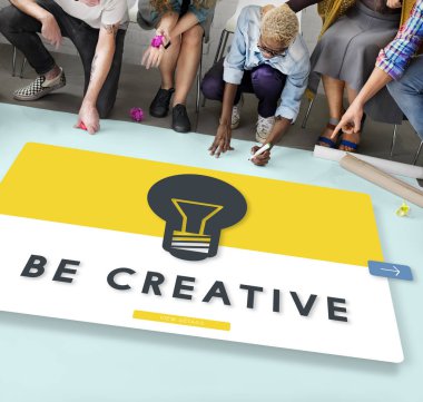 Kattaki insanlar çizim afiş