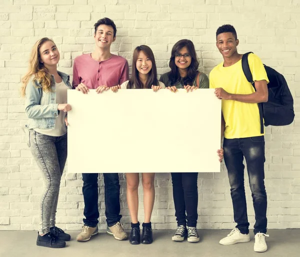 Jóvenes Diversos estudiantes — Foto de Stock