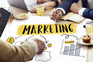 toplantıda çeşitli insanlar