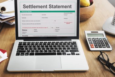 Tablo kavramı üstünde laptop  