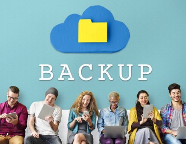 İnsanlar dijital araçları tarama 