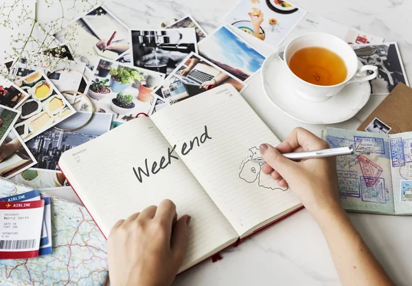 Defterde yazan kadın