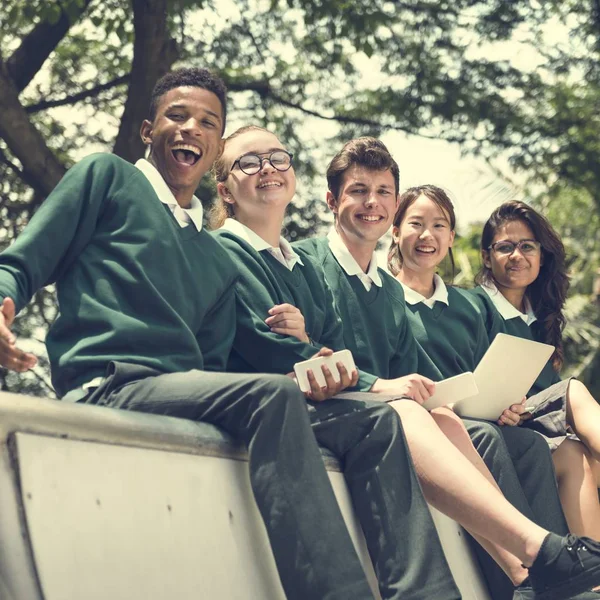 Diverse studenten in schooluniform — Stockfoto