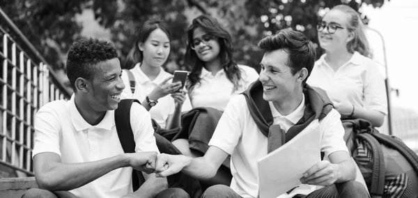 Diverse studenten in schooluniform — Stockfoto