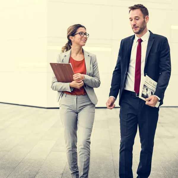 Affari Persone a piedi per l'ufficio — Foto Stock