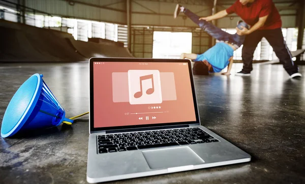 Open laptop with breakdancers — Stock Photo, Image